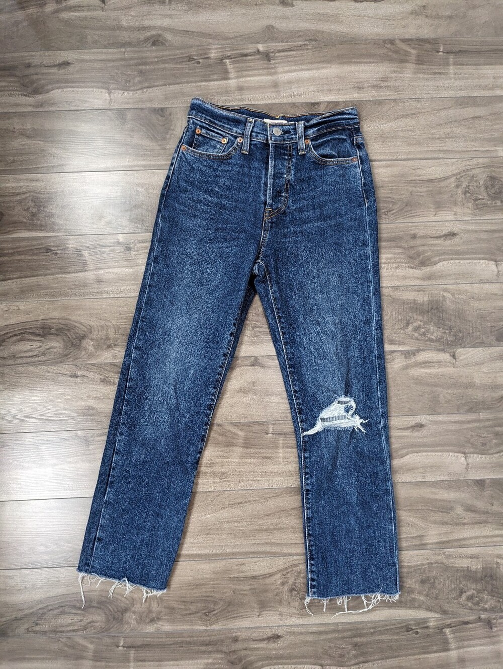 Levi's Women's Jeans Wedgie Straight Size 25 Dark Wash Distressed Raw Hem